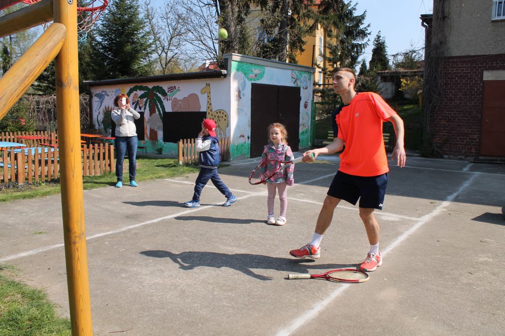 Dwaj zawodnicy na zakończenie sportowego tygodnia