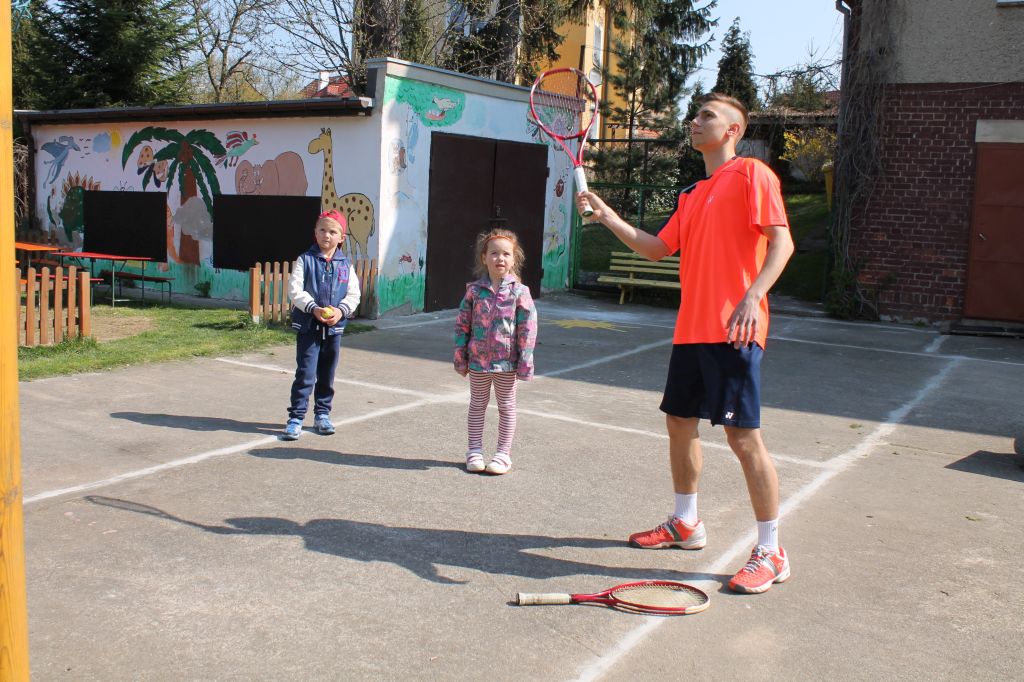 Dwaj zawodnicy na zakończenie sportowego tygodnia