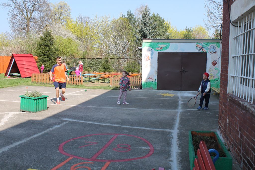 Dwaj zawodnicy na zakończenie sportowego tygodnia