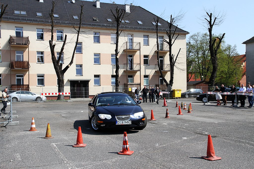 Motoryzacyjny pojedynek absolwentów