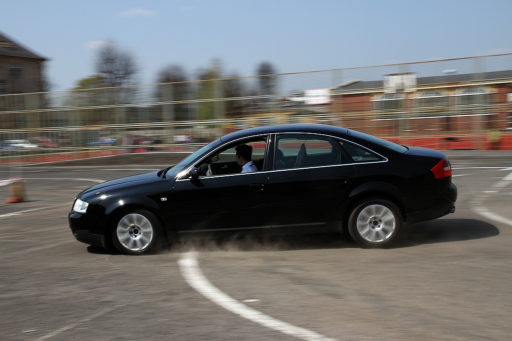 Motoryzacyjny pojedynek absolwentów