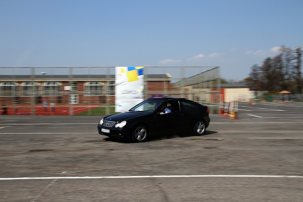 Motoryzacyjny pojedynek absolwentów