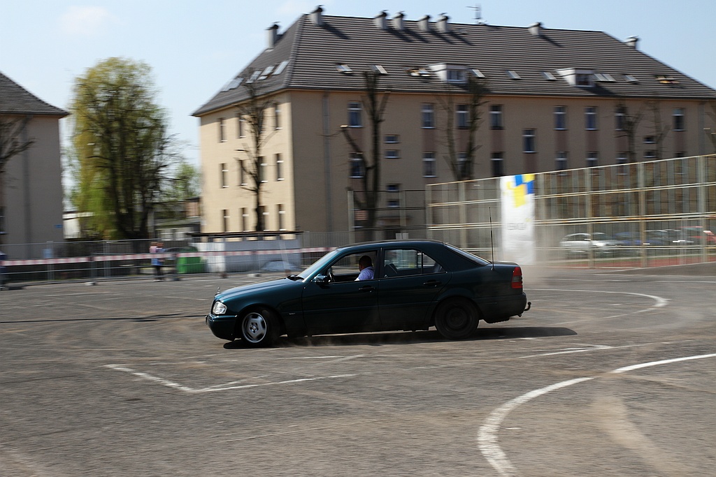 Motoryzacyjny pojedynek absolwentów