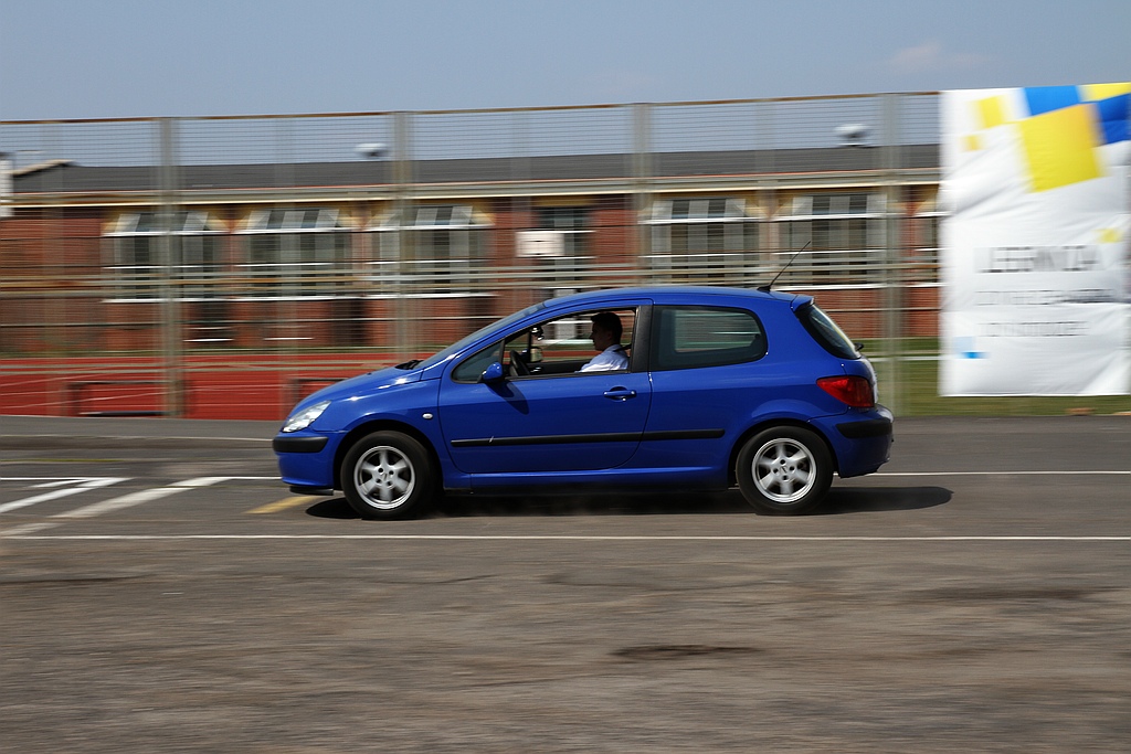 Motoryzacyjny pojedynek absolwentów