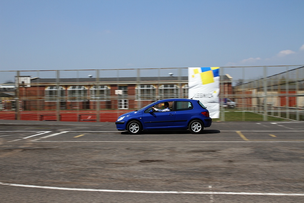 Motoryzacyjny pojedynek absolwentów