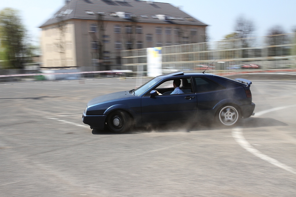 Motoryzacyjny pojedynek absolwentów