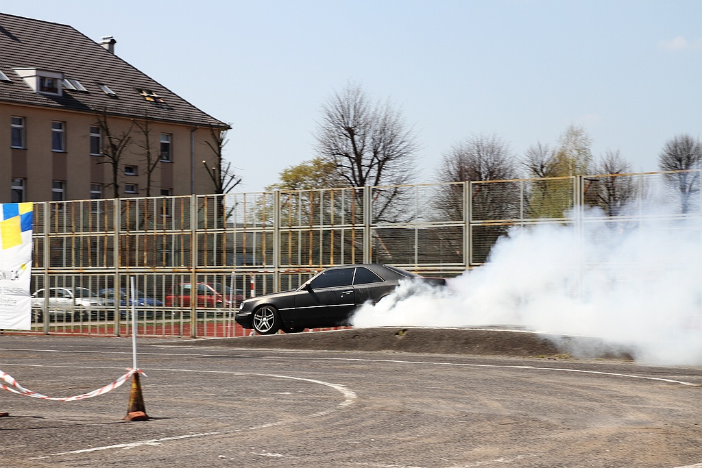 Motoryzacyjny pojedynek absolwentów