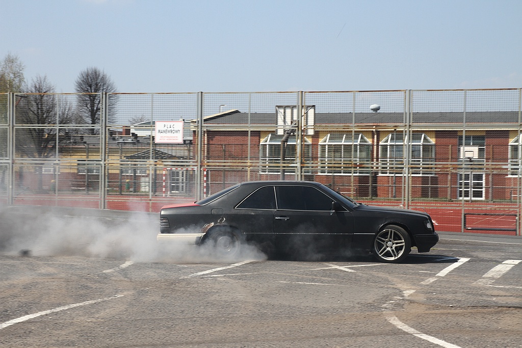 Motoryzacyjny pojedynek absolwentów