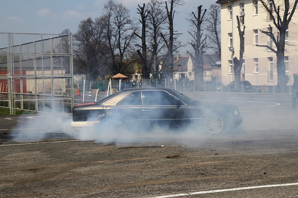 Motoryzacyjny pojedynek absolwentów