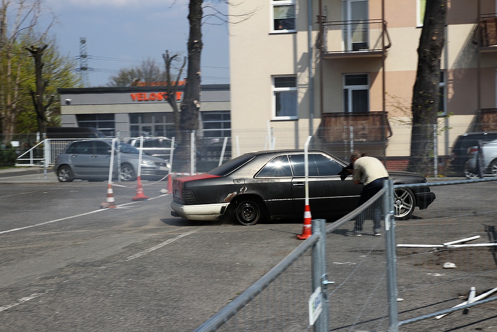 Motoryzacyjny pojedynek absolwentów