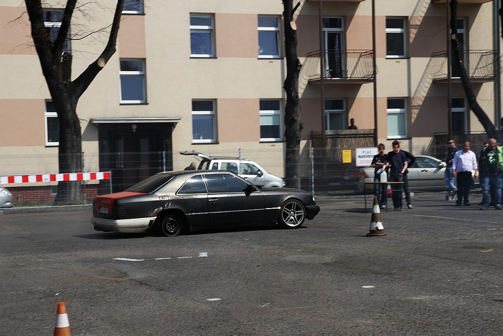 Motoryzacyjny pojedynek absolwentów