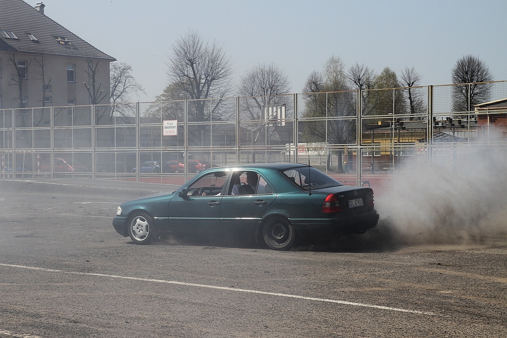 Motoryzacyjny pojedynek absolwentów