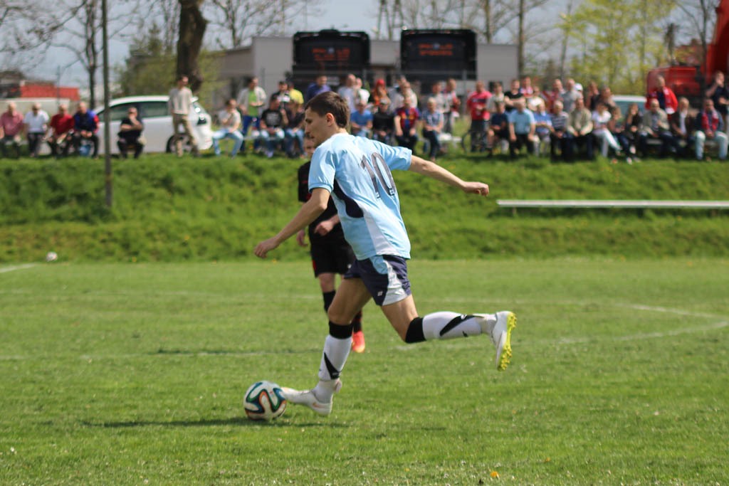 Klasa A: Błękitni - Grom 0:5 (0:1)