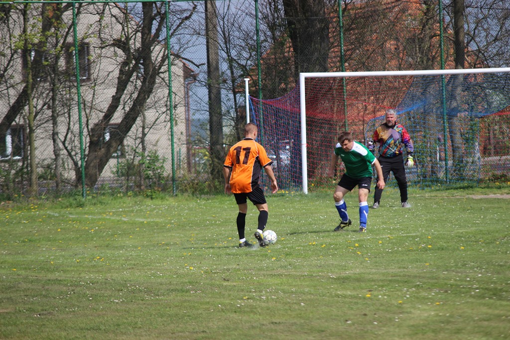 Klasa B: Czarni - 	Transportowiec 2:3