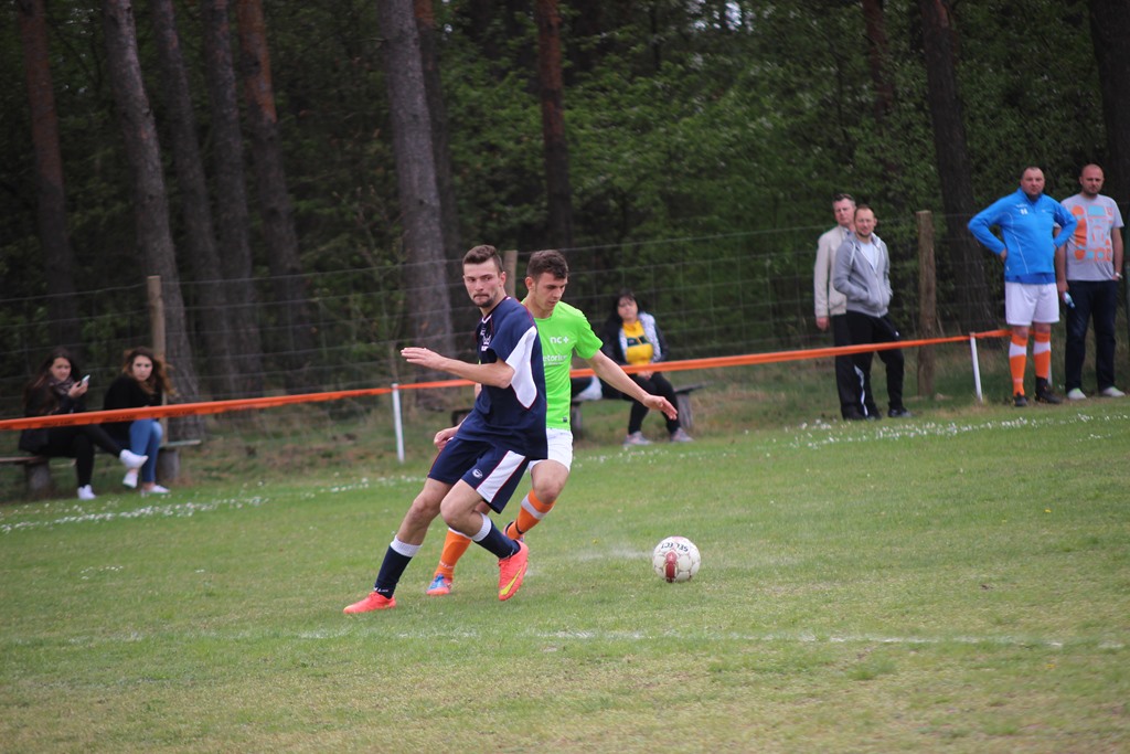 Klasa B: Ikar - Korona 3:0 (1:0)