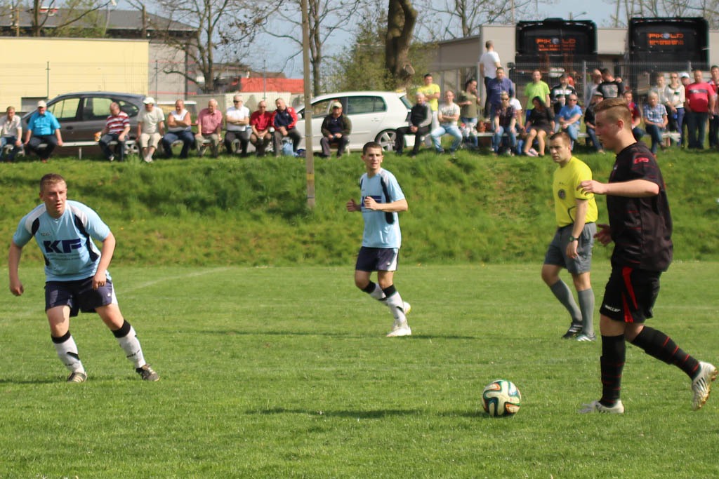 Klasa A: Błękitni - Grom 0:5 (0:1)