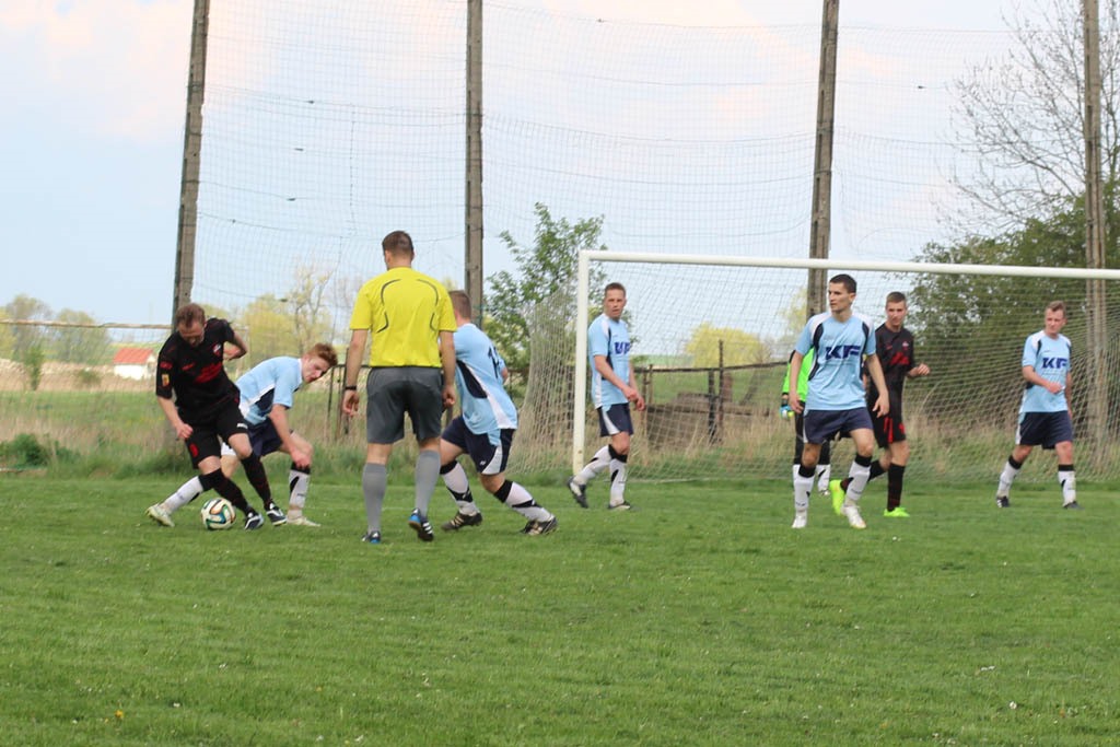 Klasa A: Błękitni - Grom 0:5 (0:1)
