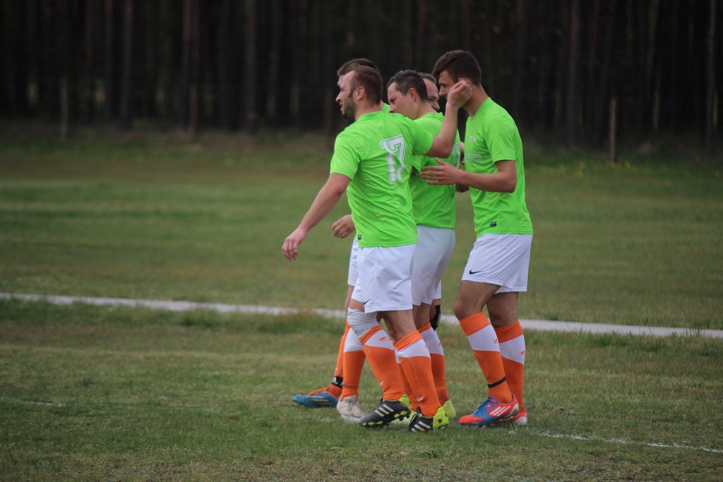 Klasa B: Ikar - Korona 3:0 (1:0)
