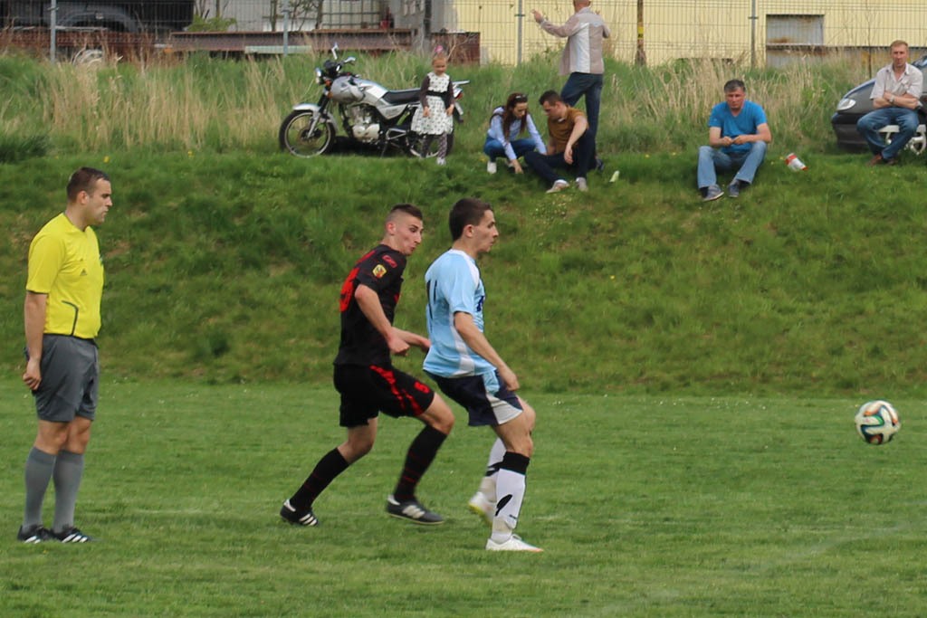 Klasa A: Błękitni - Grom 0:5 (0:1)