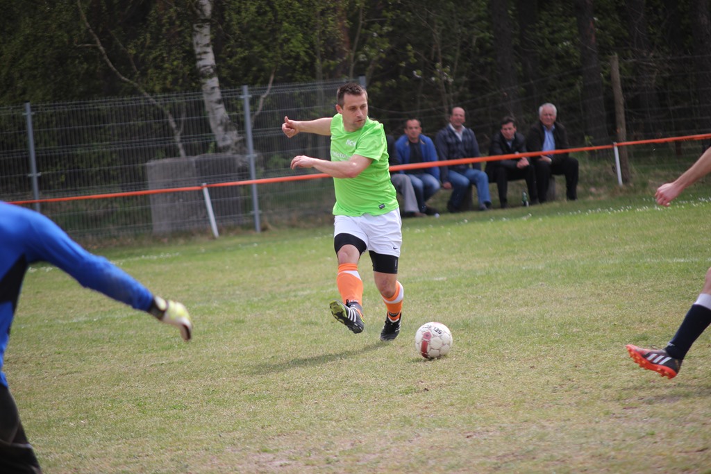 Klasa B: Ikar - Korona 3:0 (1:0)