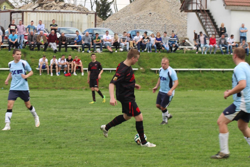 Klasa A: Błękitni - Grom 0:5 (0:1)