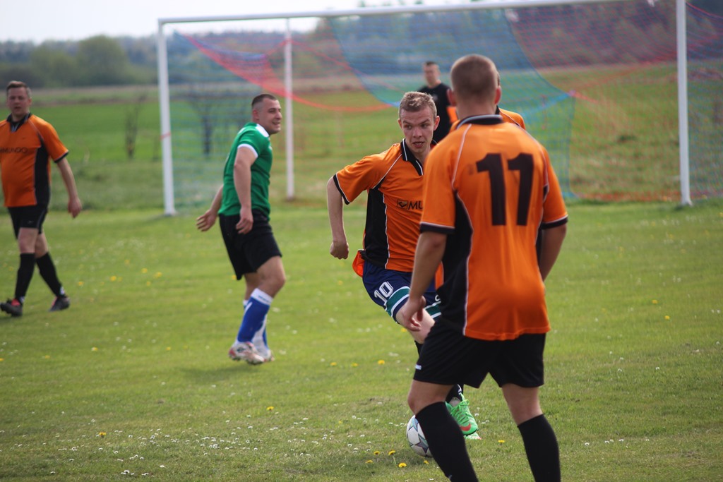 Klasa B: Czarni - 	Transportowiec 2:3