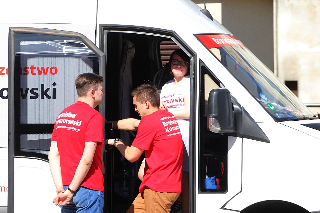 Prezydent wyjechał z Legnicy z miodem i książkami
