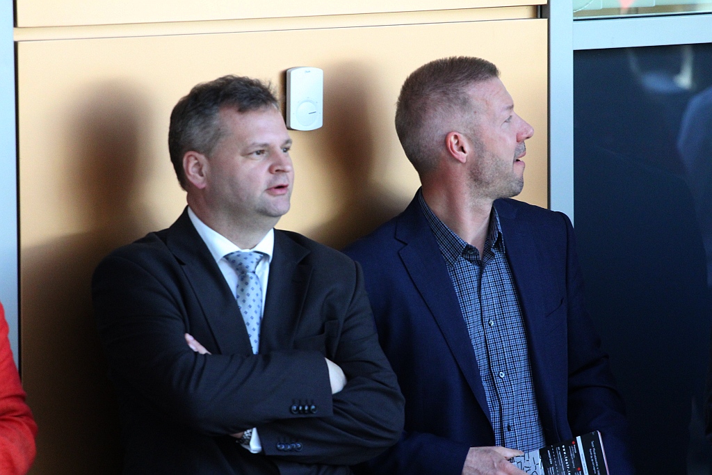 Prezydent wyjechał z Legnicy z miodem i książkami
