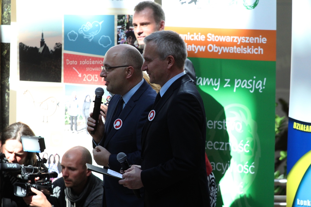 Prezydent wyjechał z Legnicy z miodem i książkami
