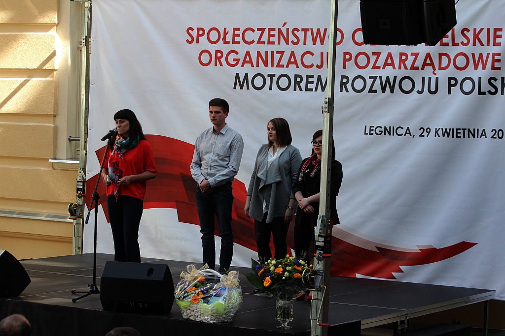 Prezydent wyjechał z Legnicy z miodem i książkami
