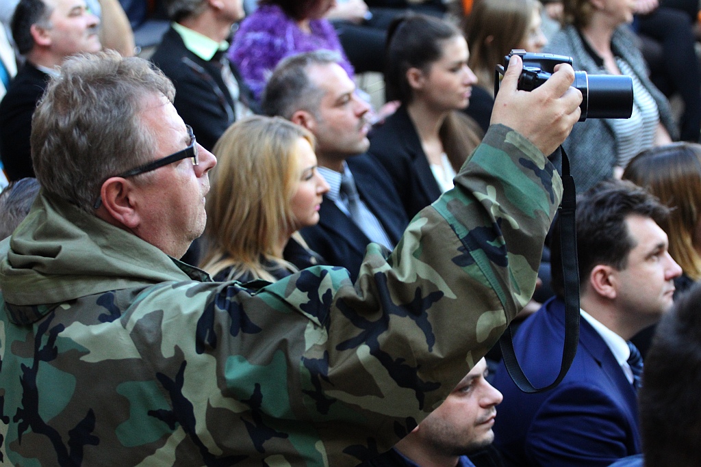 Prezydent wyjechał z Legnicy z miodem i książkami
