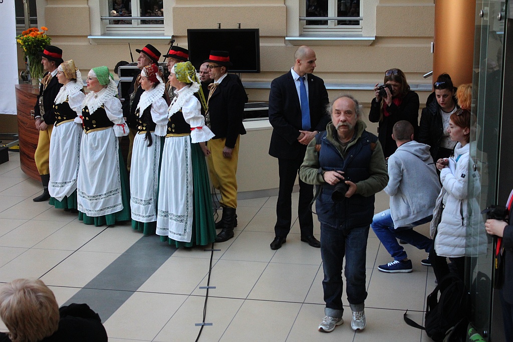 Prezydent wyjechał z Legnicy z miodem i książkami
