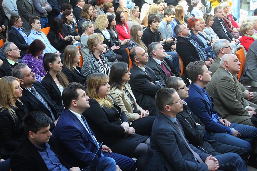 Prezydent wyjechał z Legnicy z miodem i książkami
