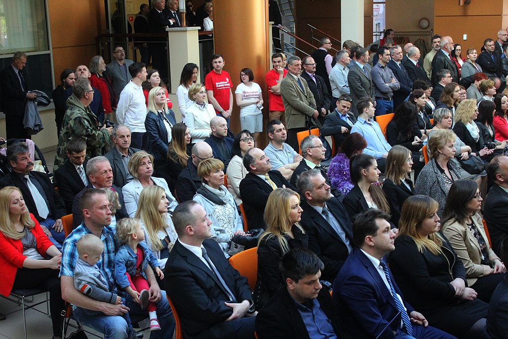 Prezydent wyjechał z Legnicy z miodem i książkami
