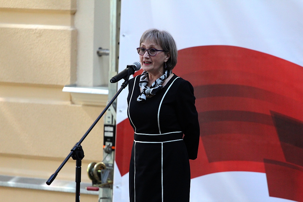 Prezydent wyjechał z Legnicy z miodem i książkami
