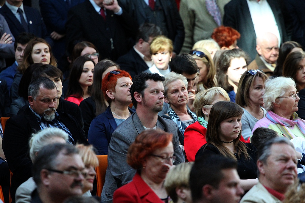 Prezydent wyjechał z Legnicy z miodem i książkami
