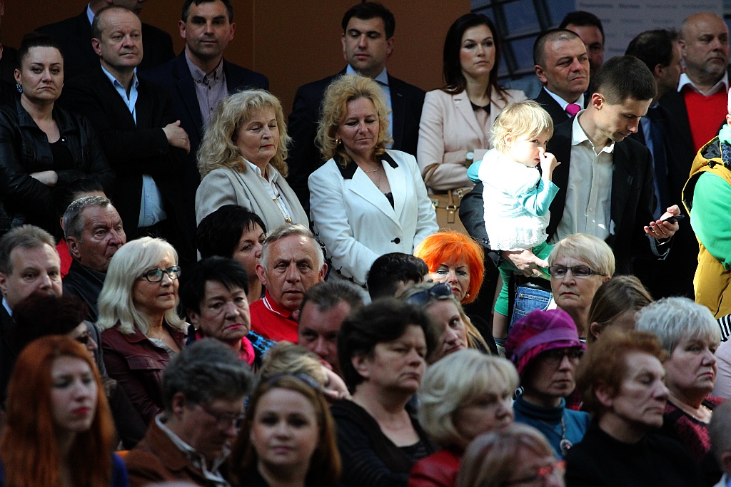 Prezydent wyjechał z Legnicy z miodem i książkami
