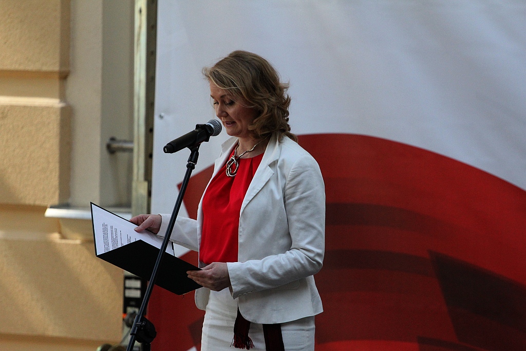 Prezydent wyjechał z Legnicy z miodem i książkami
