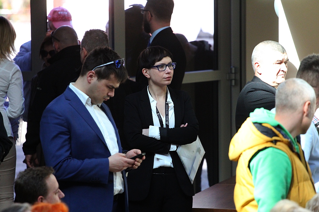 Prezydent wyjechał z Legnicy z miodem i książkami
