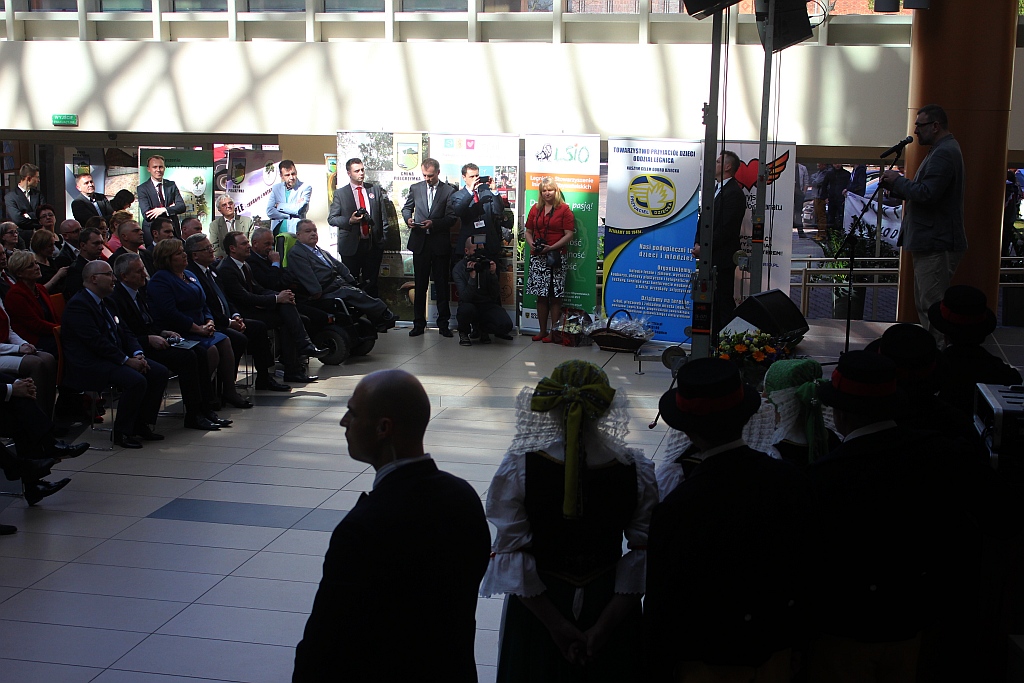 Prezydent wyjechał z Legnicy z miodem i książkami
