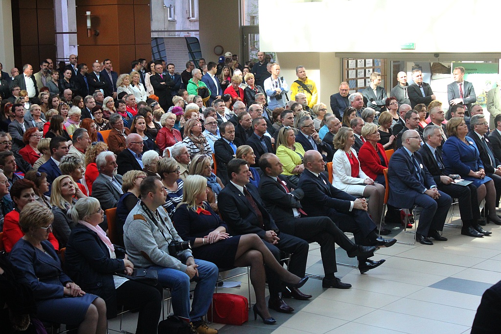 Prezydent wyjechał z Legnicy z miodem i książkami
