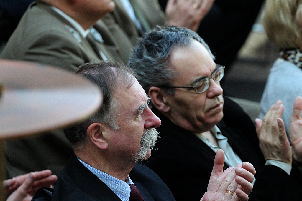 Prezydent wyjechał z Legnicy z miodem i książkami
