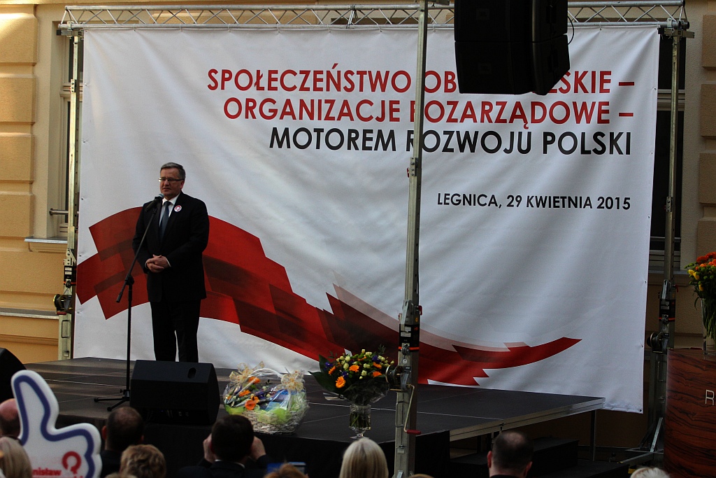 Prezydent wyjechał z Legnicy z miodem i książkami
