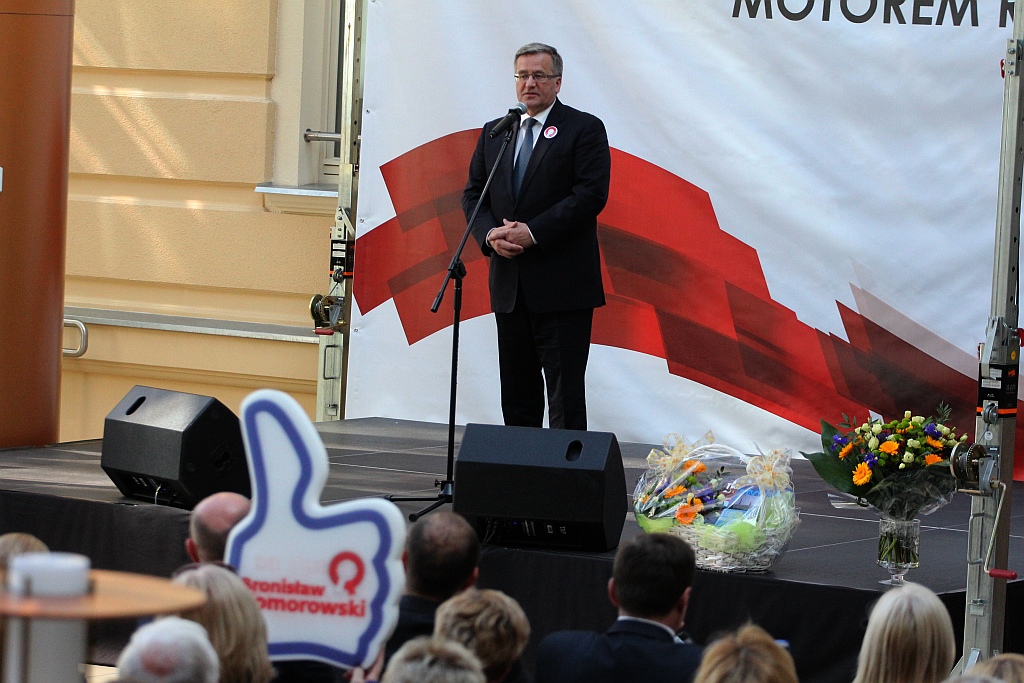 Prezydent wyjechał z Legnicy z miodem i książkami
