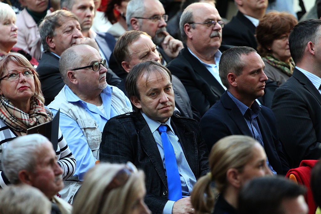 Prezydent wyjechał z Legnicy z miodem i książkami
