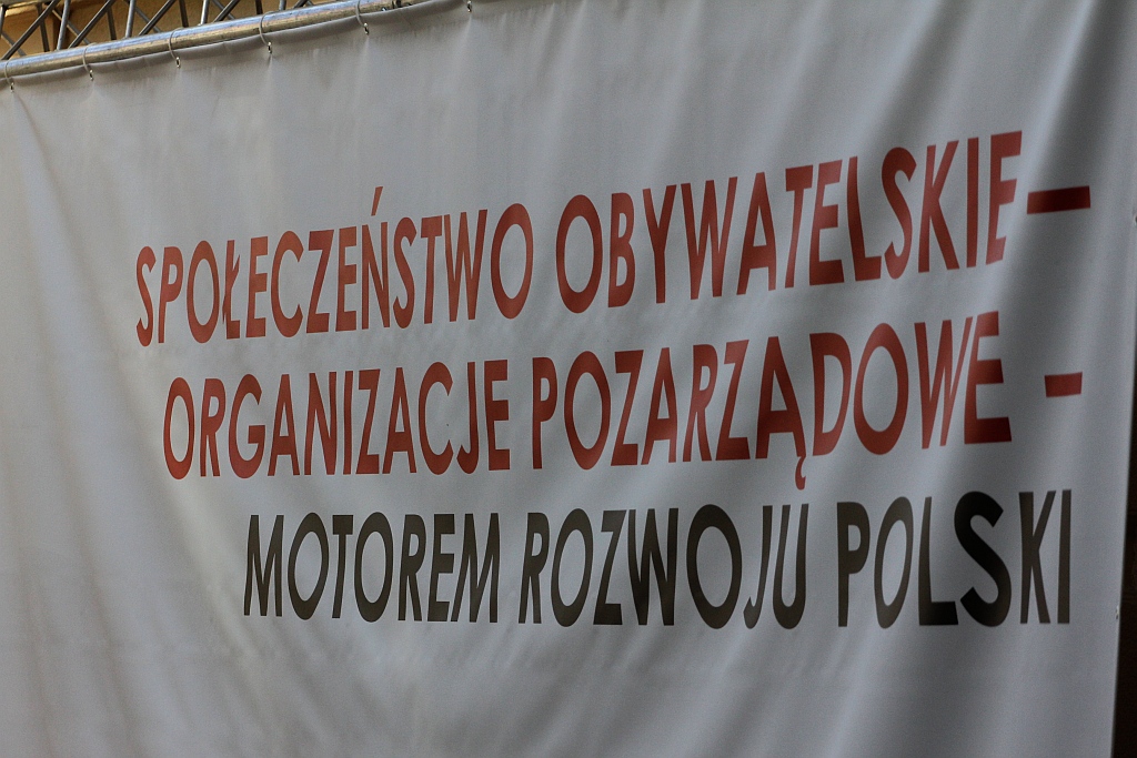 Prezydent wyjechał z Legnicy z miodem i książkami
