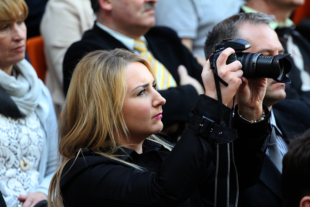 Prezydent wyjechał z Legnicy z miodem i książkami
