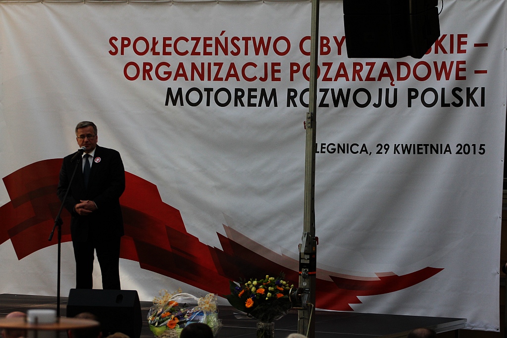 Prezydent wyjechał z Legnicy z miodem i książkami
