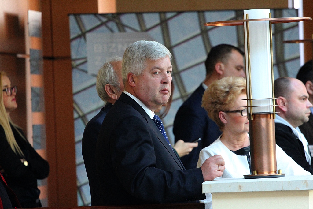 Prezydent wyjechał z Legnicy z miodem i książkami
