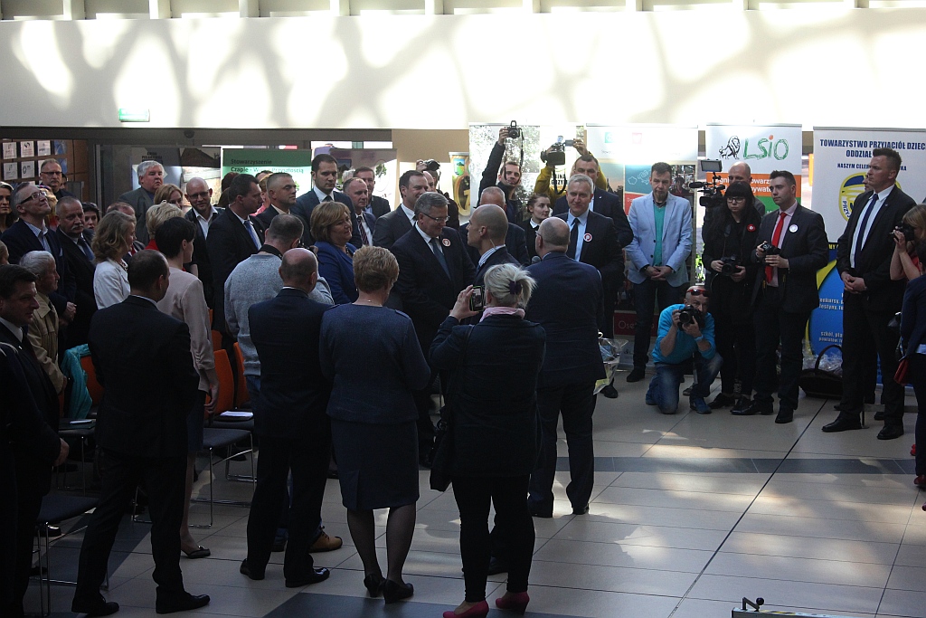 Prezydent wyjechał z Legnicy z miodem i książkami
